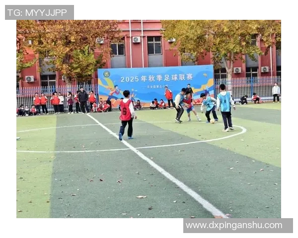 足球之魅力:探寻绿茵场上的激情与梦想,感受团队精神与个人荣耀的交织 足球之魅力:探寻绿茵场上的激情与梦想,感受团队精神与个人荣耀的交织